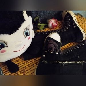 Knee high sneaker boots • sz 7